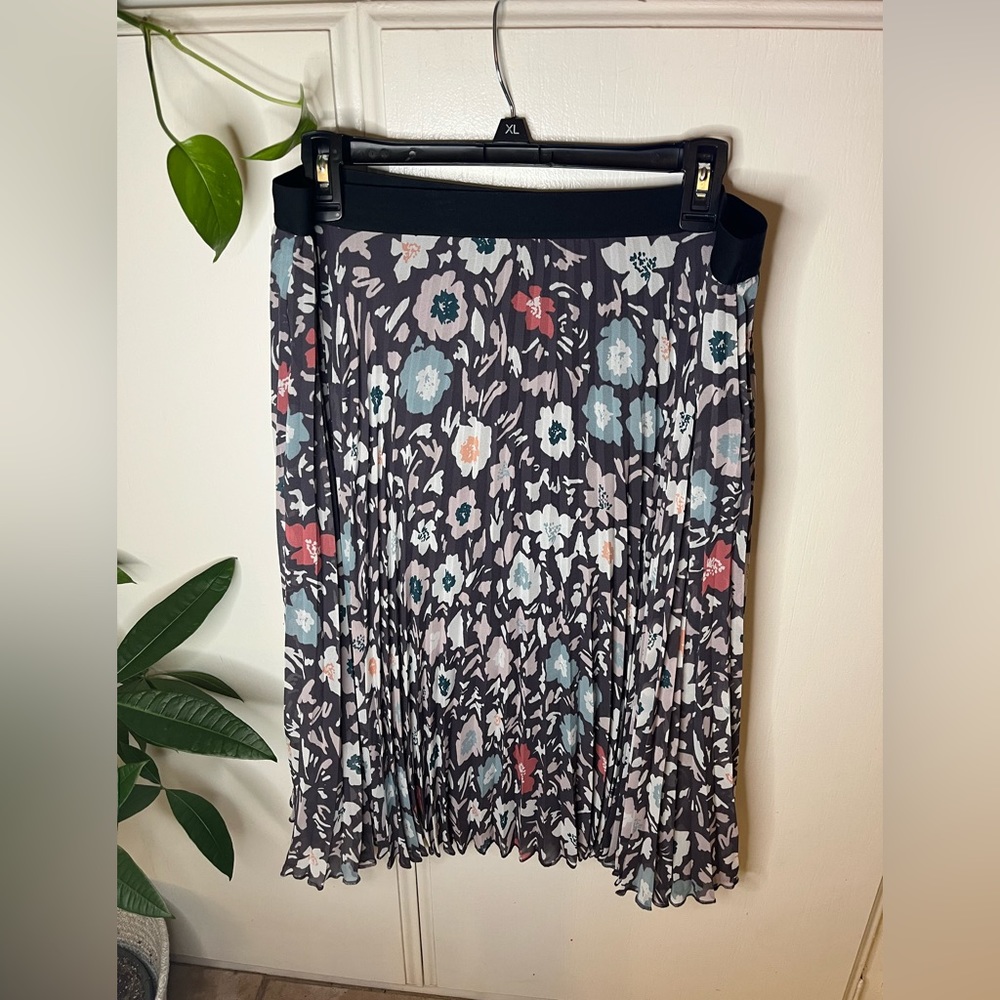 Loft NWT Women’s Size Large Pleaded Midi Skirt